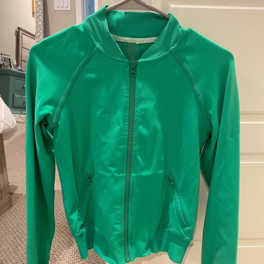 Lulu zip up